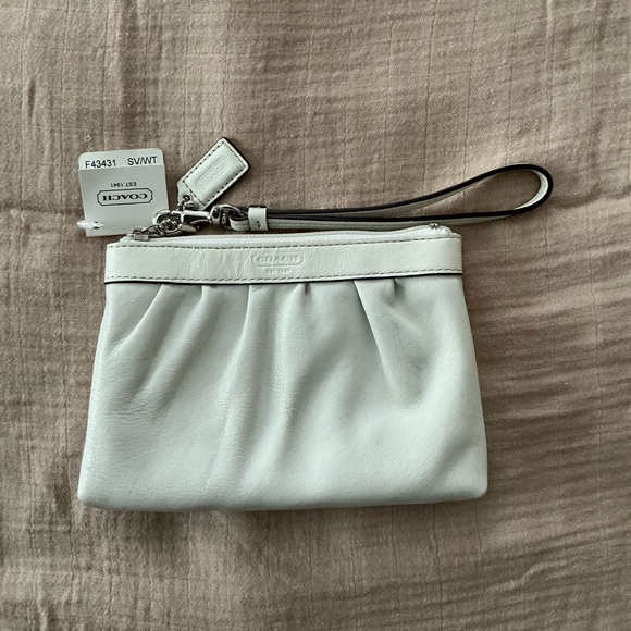 Coach Wristlet NWT - Picture 1 of 9